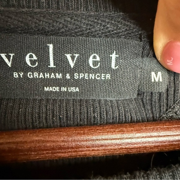 Velvet by Graham & Spencer | Men's Classic Black Crewneck Sweater | Sz M - Picture 4 of 7